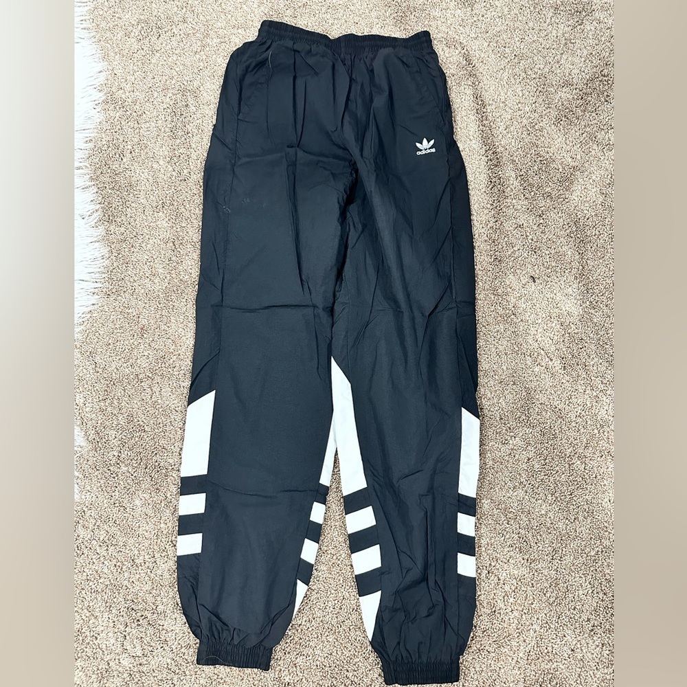 - Adidas
- XS